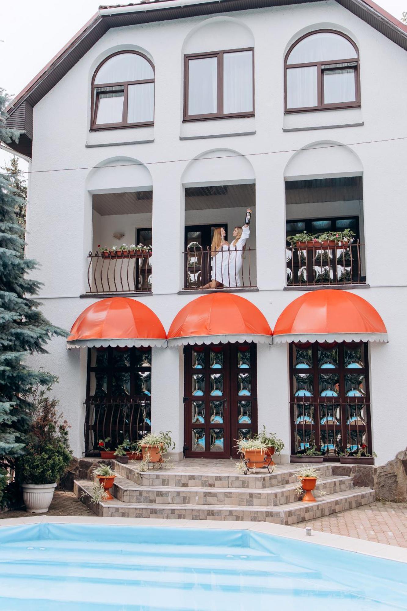Eduard Hotel Uschhorod Exterior foto