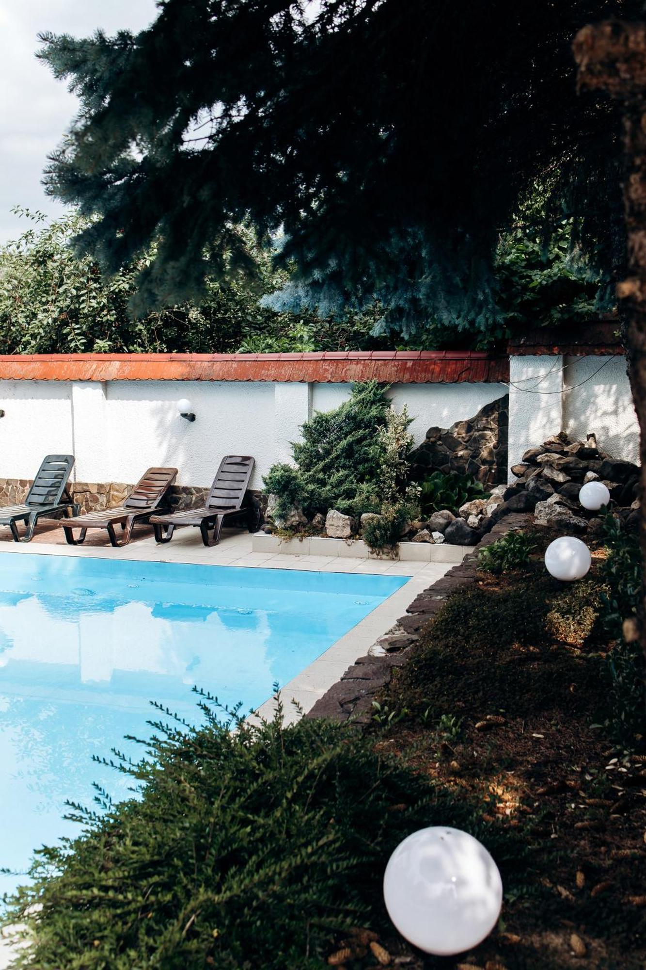 Eduard Hotel Uschhorod Exterior foto