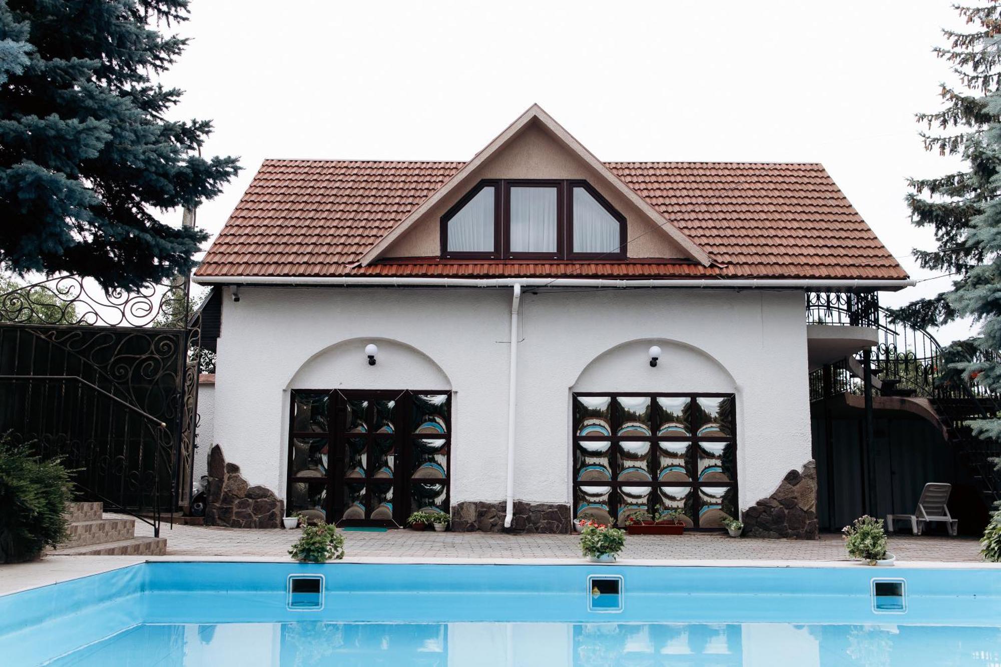 Eduard Hotel Uschhorod Exterior foto