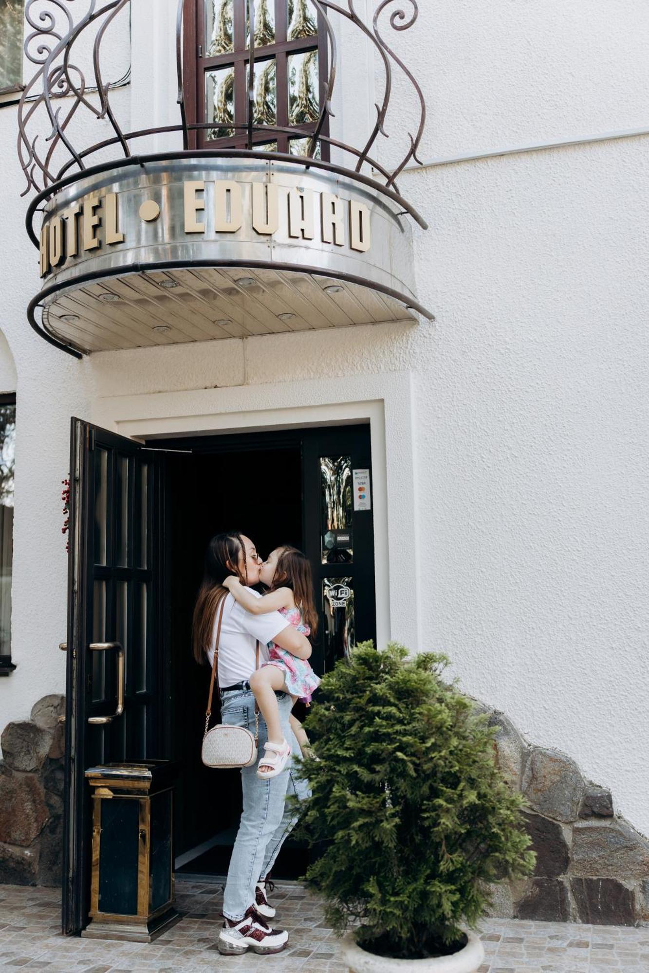 Eduard Hotel Uschhorod Exterior foto